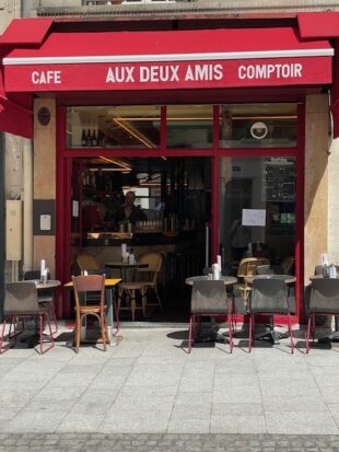 Aux Deux Amis – A Friendly Venue